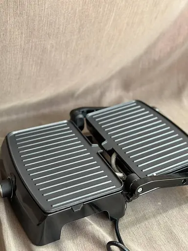 Прижимной контактный электрический гриль Grunhelm G1011 домашний с антипригарным покрытием 1000 Вт Серый - фото 6