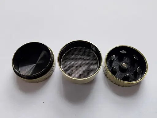 Гриндер для подрібнення тютюну HL-246 Зірка Gold (17457) - фото 3