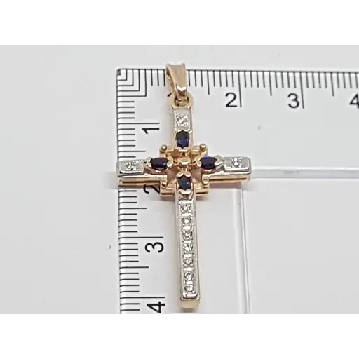 Золотий хрестик Qvaliz з діамантами і сапфірами. Артикул 3646730 - фото 4