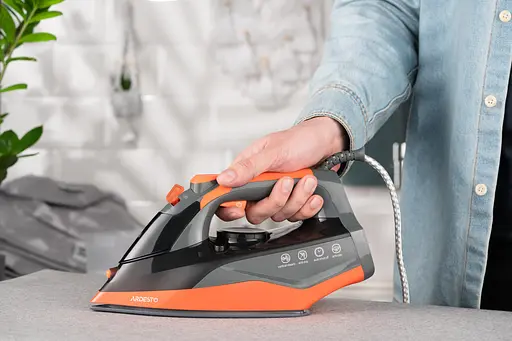 ARDESTO Утюг IR-C2233-GR, 2200Вт, 340мл, керам. подошва, черно-оранжевый - фото 2