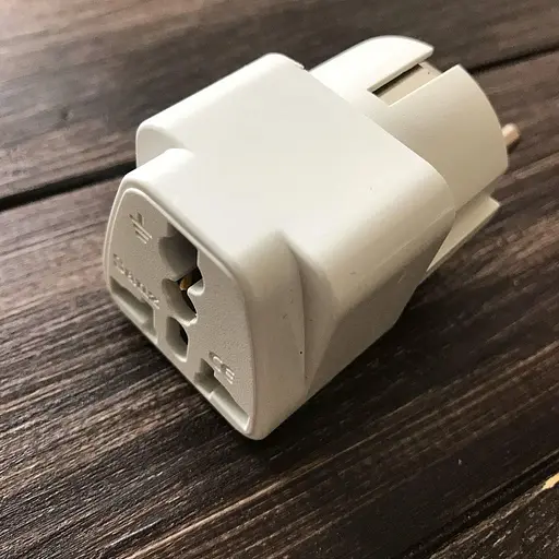 Перехідник мережевий з американської вилки на євро із заземленням універсальний England - фото 2