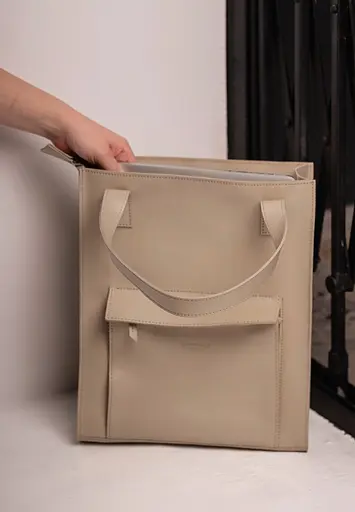 Шкіряна жіноча сумка шоппер Бетсі з кишенею світло-бежева Краст - фото 7