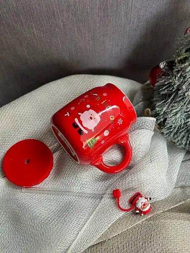 Чашка новогодняя Olens 102-1082-1 Санта керамика с крышкой и трубочкой 460 мл Красная - фото 3