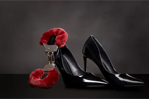 Наручники Ouch! Furry (красный) - фото 5