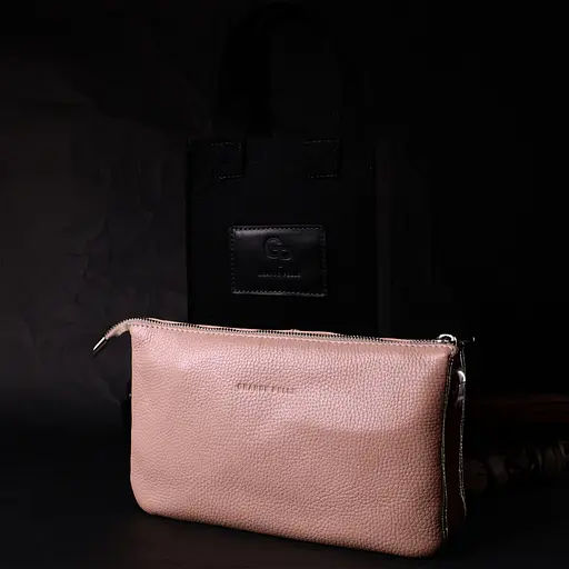 Кожаная женская сумка Grande Pelle 26х15.5х3 см sum0023607 - фото 10
