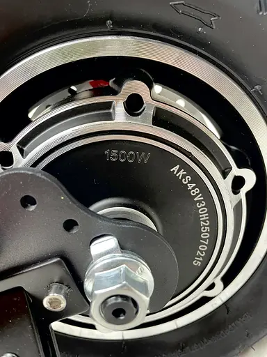 Электросамокат KugooKirin M4 PRO (1500W, 48V, 21Ah) вольтметр  - фото 8