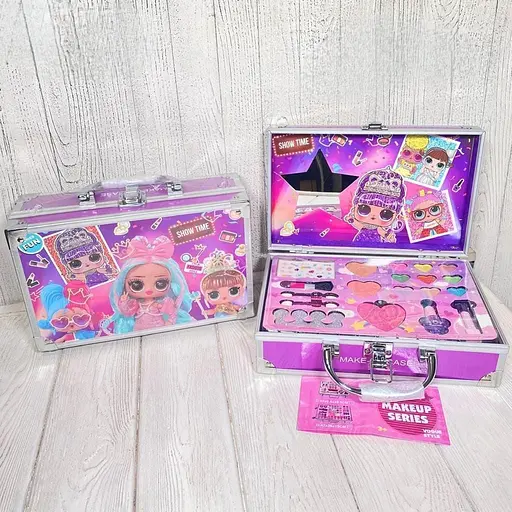 Косметика, у валізі (в асортименті)