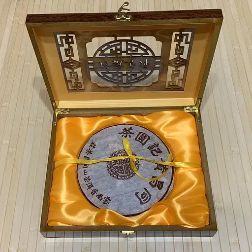 Подарунковий гірський Шу пуер Чангтун Ерпу 2004 рік - 357 г