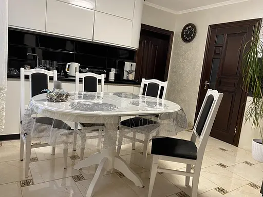 Скатертина силіконова овальна зі стразовою стрічкою 165х110 см срібний - фото 7