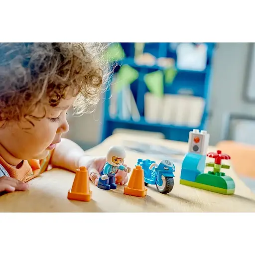 Конструктор LEGO DUPLO Town Синій поліцейський мотоцикл 11 деталей (10471) - фото 8