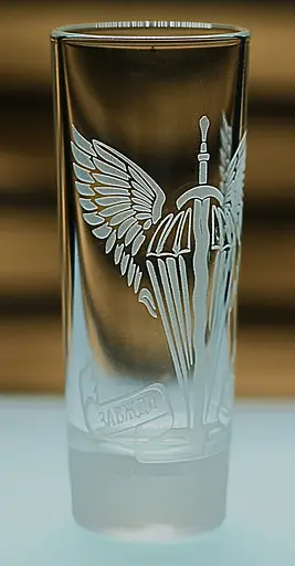 Рюмка 60мл с гравировкой ДШВ подарок для военнослужащего рюмка с логотипом Десантно-штурмовая стопка войск ВСУ - фото 2