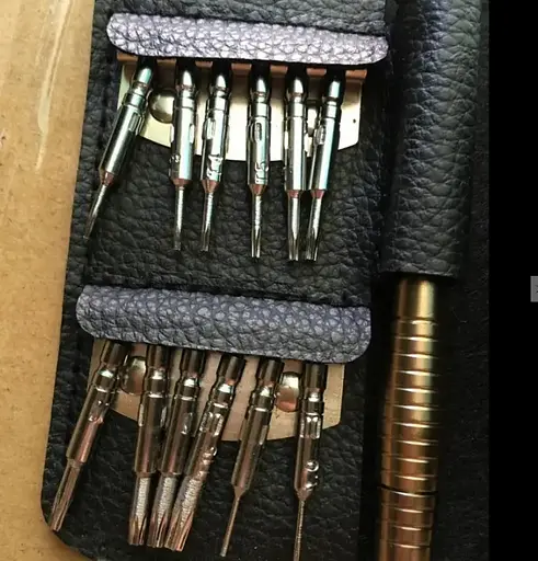 Набір маленьких викруток в чохлі для ремонту смартфона - фото 9