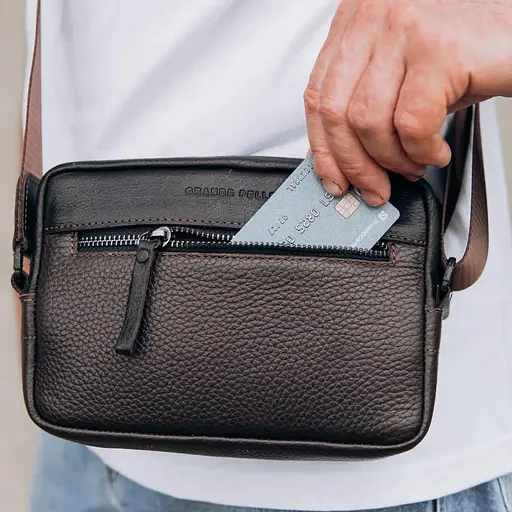 Сумка через плече Grande Pelle компактна вертикальна 13.5х19.5х6 см sum0028304 - фото 5