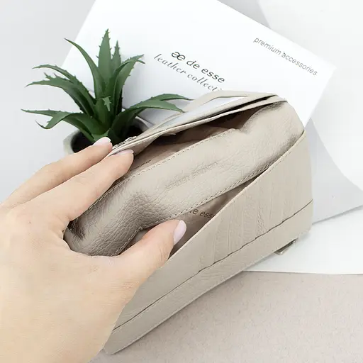 Гаманець шкіряний жіночий De Esse LC89008-F9925 на магнітах світло-бежевий - фото 4