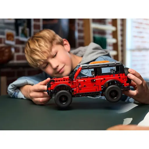 Конструктор LEGO Technic Внедорожник Ford Bronco 943 детали (42213) - фото 7