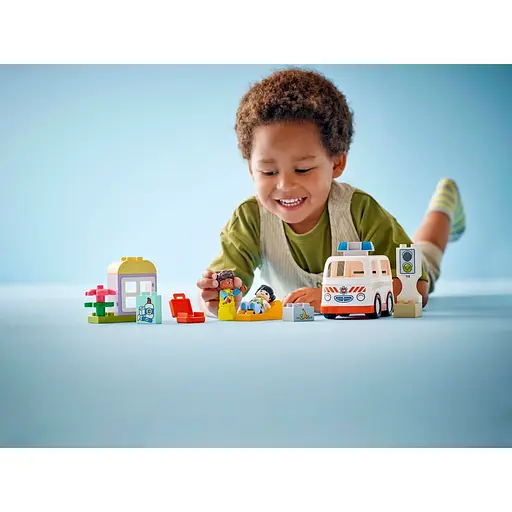 Уценка. Конструктор LEGO DUPLO Town Скорая помощь и водитель 19 деталей (10447) - фото 5