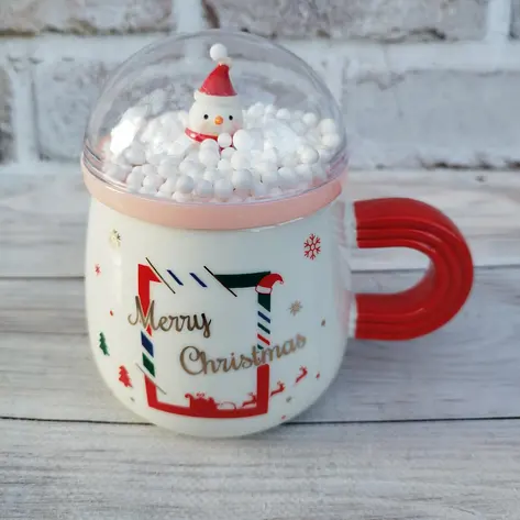 Чашка новогодняя Olens 8030-299-1 Снежный праздник с крышкой керамика 360 мл Белая - фото 2