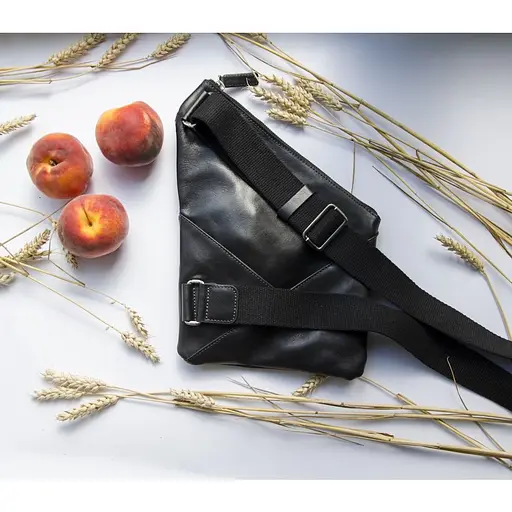 Чоловіча шкіряна сумка-слінг GRANDE PELLE 21х31х1.5 см sum0025494 - фото 3