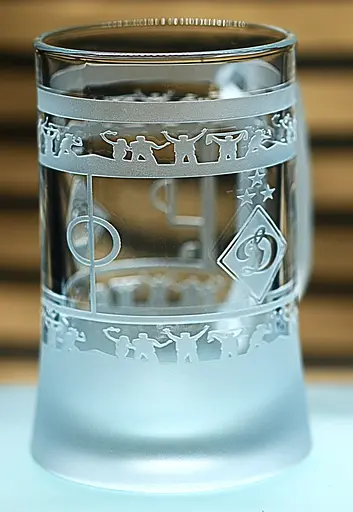 Пивний келих 660 мл ФK Динамо Київ з гравіюванням подарунок для фаната футбольний кухоль круговий - фото 4