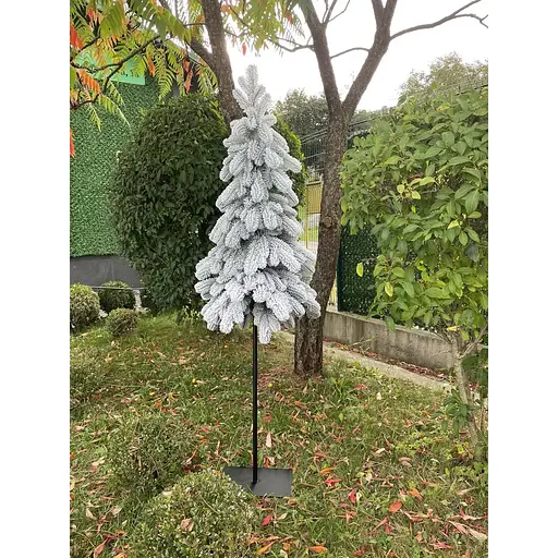 Ялинка Hvoya Style Lux вузька лита на високому металевому стовбурі-підставці 160 см засніжена - фото 3