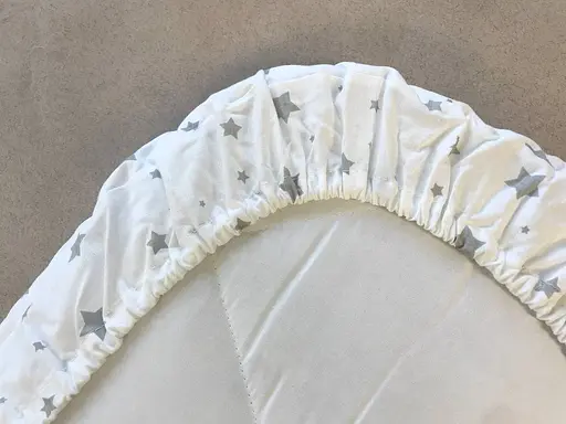 Непромокаемая простынь Moontime в коляску "Звездопад серый" - фото 2