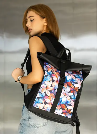 Жіночий рюкзак Sambag Roll Top One чорний принт "Flowers" 41 х 30 х 16 см (24208153) - фото 1