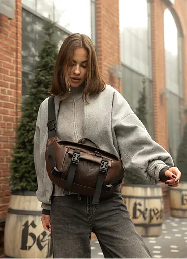 Большая женская поясная сумка бананка Sambag DynamicDart коричневая 38×21×7 см (80411020) - фото 1