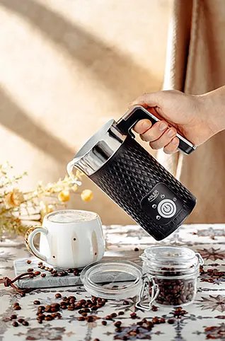 Спінювач молока Adler AD 4494 B, 500 Вт, 4 режими, підігрів і холодна піна, 300 мл, антипригарне покриття - фото 6