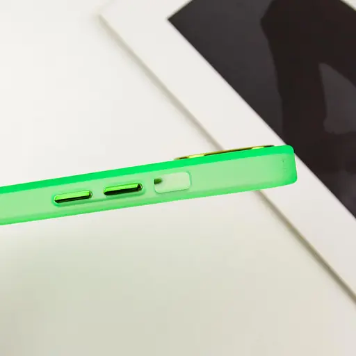 Чехол Epik TPU+PC Lily with MagSafe для Apple iPhone 15, 6.1 Neon Green - фото 7