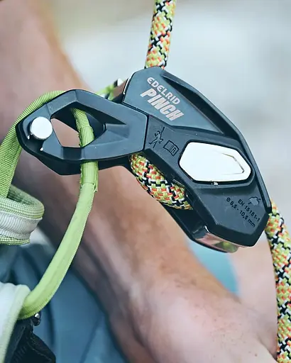 Страховочно-спусковое устройство Edelrid Pinch (1017-738380008150) - фото 15