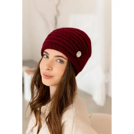 Женская зимняя шапка Валенсия из ангоры 80% с двойной вязкой с брошкой Бордовый - фото 1