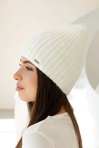 Женская зимняя шапка Ангора Молодежь из ангоры 80% с двойной вязкой Белый - фото 2