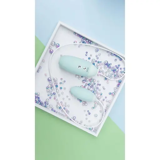 Вакуумный стимулятор с виброяйцем 2-в-1 KisToy Miss VV Cyan - фото 6