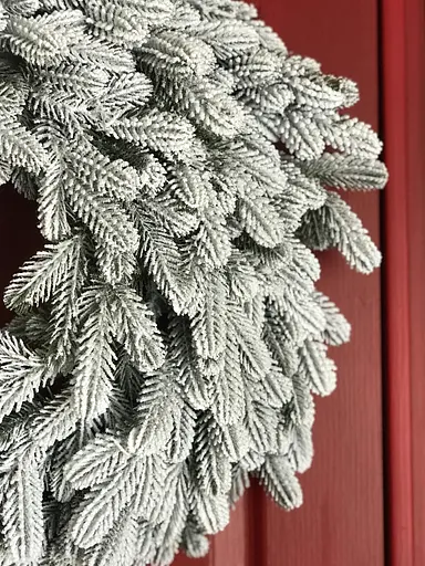 Вінок хвойний різдвяний Hvoya Traditional литий засніжений 60 см - фото 7