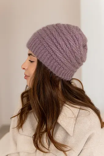 Женская зимняя шапка Венеция из ангоры 80% с двойной вязкой Пыльно Лиловый - фото 2