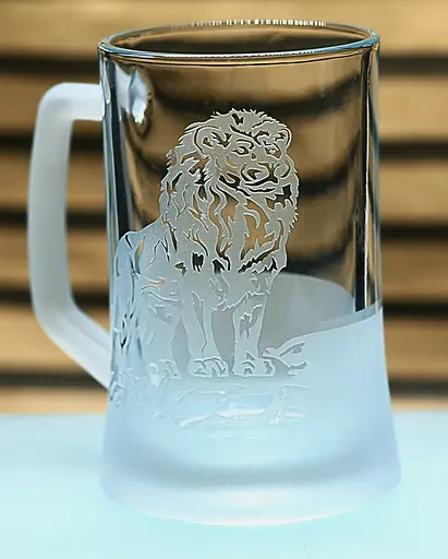 Пивний келих 660 мл з ручкою Лев  подарунок для чоловіка кухоль з гравіюванням царь звірів - фото 2