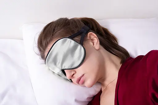 Маска для сна шелк «Чумацький Шлях» с нескользящей резинкой в Подарочной упаковке Белая (1177-02) - фото 11