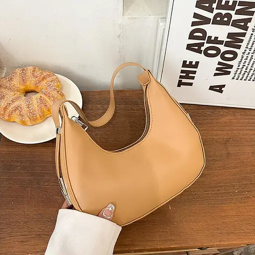 Полукруглая женская сумочка в эко-коже Lilly P4-2212C