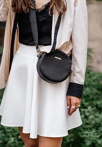 Кругла жіноча шкіряна сумочка Tablet чорна - фото 6