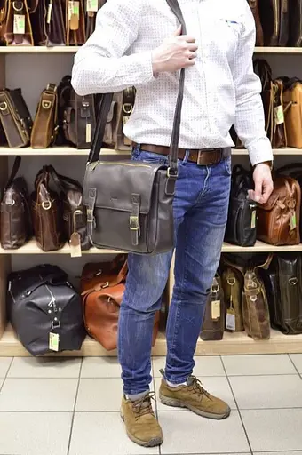 Чоловіча шкіряна сумка через плече з телячої шкіри TARWA 30.5х10х24 см sum0028313 - фото 10