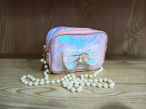 Дитяча сумка через плече з намистинами рожева голографічна (25-567) - фото 2