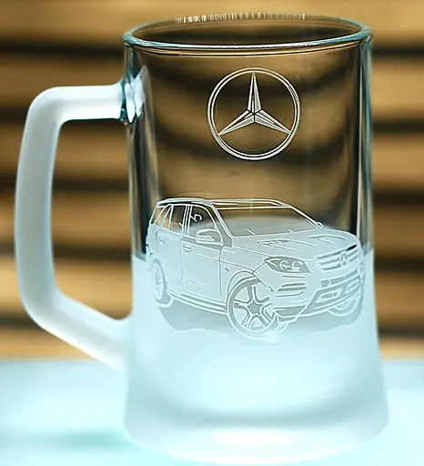 Пивний  келих 660 мл з гравіюванням Мерседес Mercedes ML подарунок для автолюбителя  кухоль для пива з логотипом - фото 1