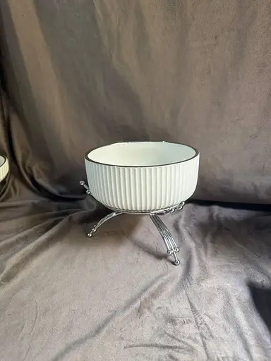 Керамическое блюдо 1568 S с рельефом на серебристой подставке 16,5 см - фото 4