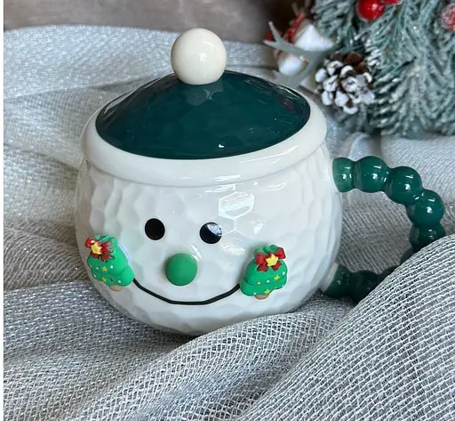 Чашка новорічна Snowman 32285 порцелянова з кришкою та ложкою 380 мл Біла з зеленим - фото 2