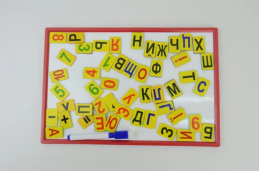 Магнітна дошка, двостороння, з маркером, набір магнітних цифр та українських букв
