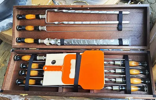 Набор шампуров с деревянными ручками 11 предметов в деревянном коричневом кейсе. - фото 3