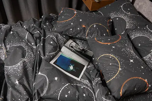 Комплект постельного белья Moon&Star Бязь Gold Люкс Cosmic Glow семейный 143х210х2 наволочки 2х70х70 - фото 2