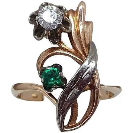 Золотое кольцо ЮЗ "Багет" с бриллиантами и изумрудом. 61976 16