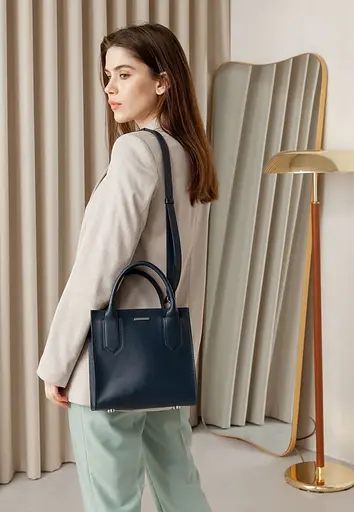 Шкіряна жіноча сумка-кроссбоді темно-синя - фото 10