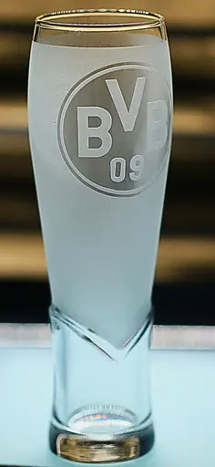 Пивний келих крафтовий 440 мл ФК Боруссия Дортмунд Borussia з гравіюванням подарунок для фаната футбольна кружка - фото 2